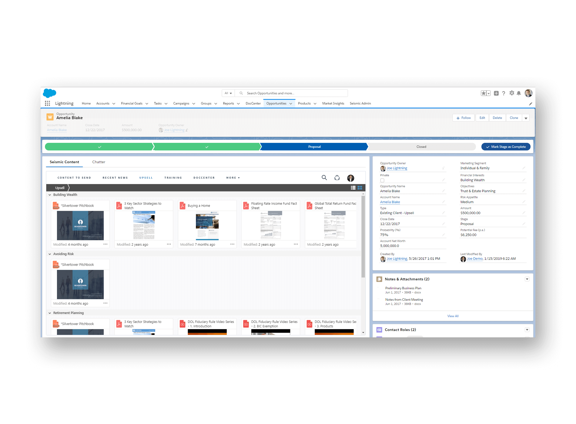 Seismic - Les fonctionnalités Seismic de recommandation de contenus et de formation sont accessibles directement depuis le CRM (exemple avec Salesforce)